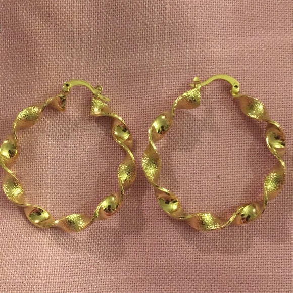 Britho Hoop Earrings (Z) - Picture 4 of 4
